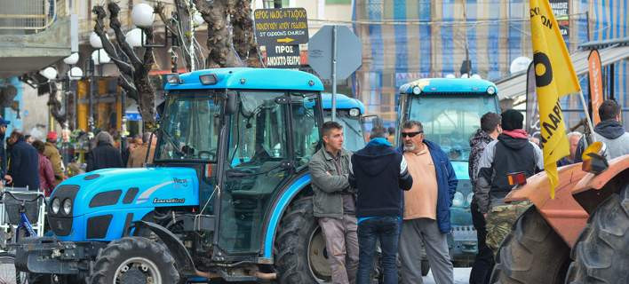 Τύρναβος: Αγρότες έβγαλαν τα τρακτέρ στους δρόμους -«Η κυβέρνηση θα μας βρει απέναντί της» [εικόνες]